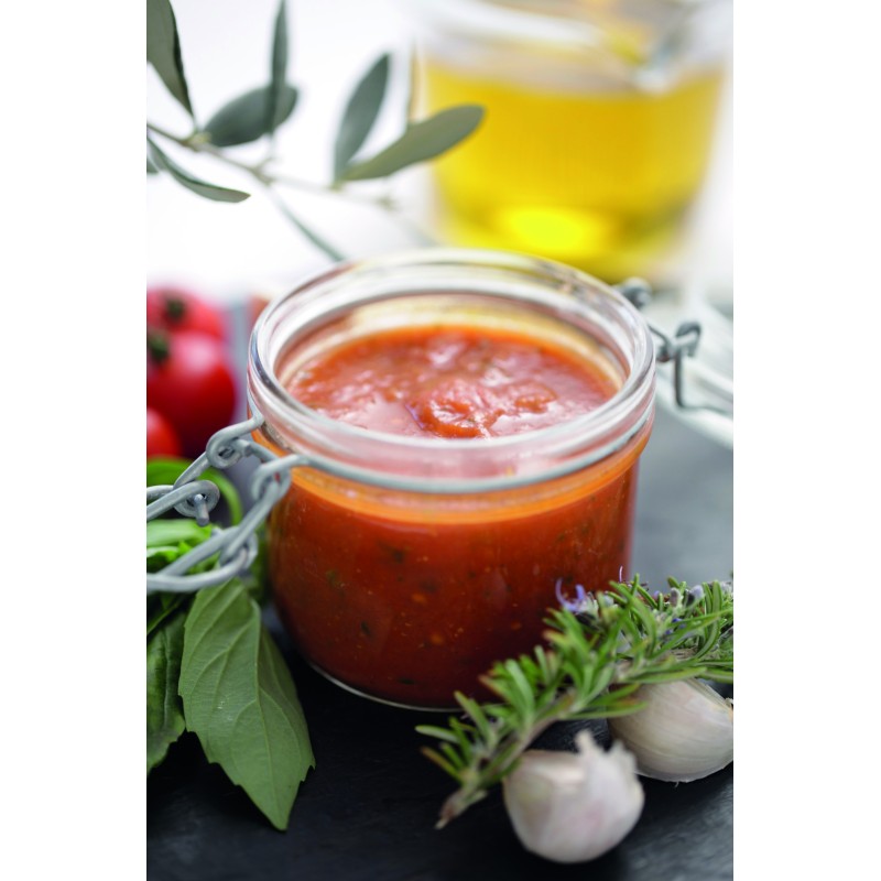 Basil and tomato sauce